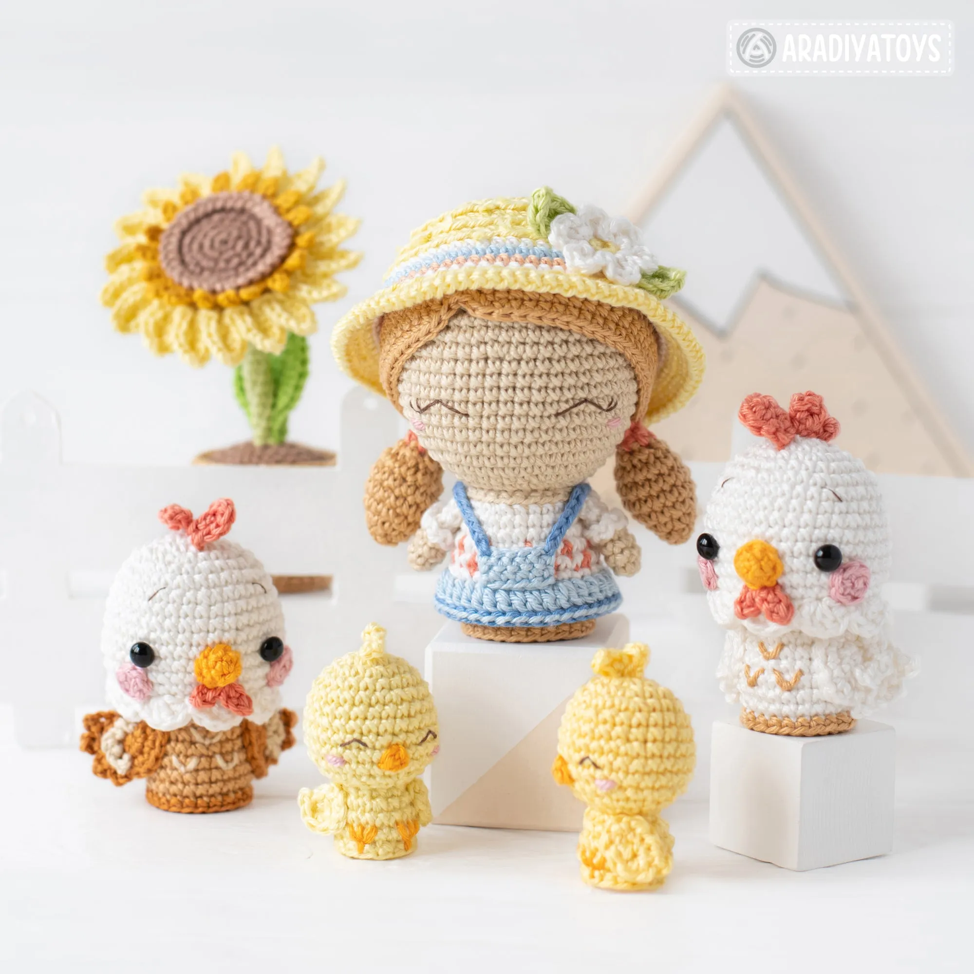 Sunny Farm from “Mini Kingdom” collection / crochet patterns by AradiyaToys (Amigurumi tutorial PDF) / crochet chicken / amigurumi sunflower